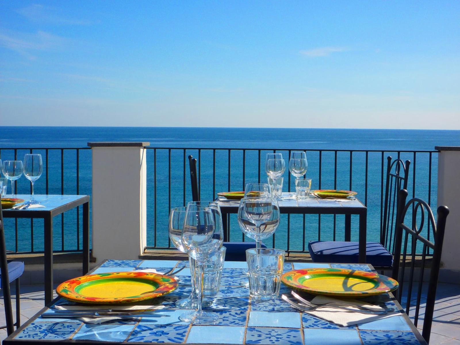 esempio-tavolino-mattonelle-mediterrano
